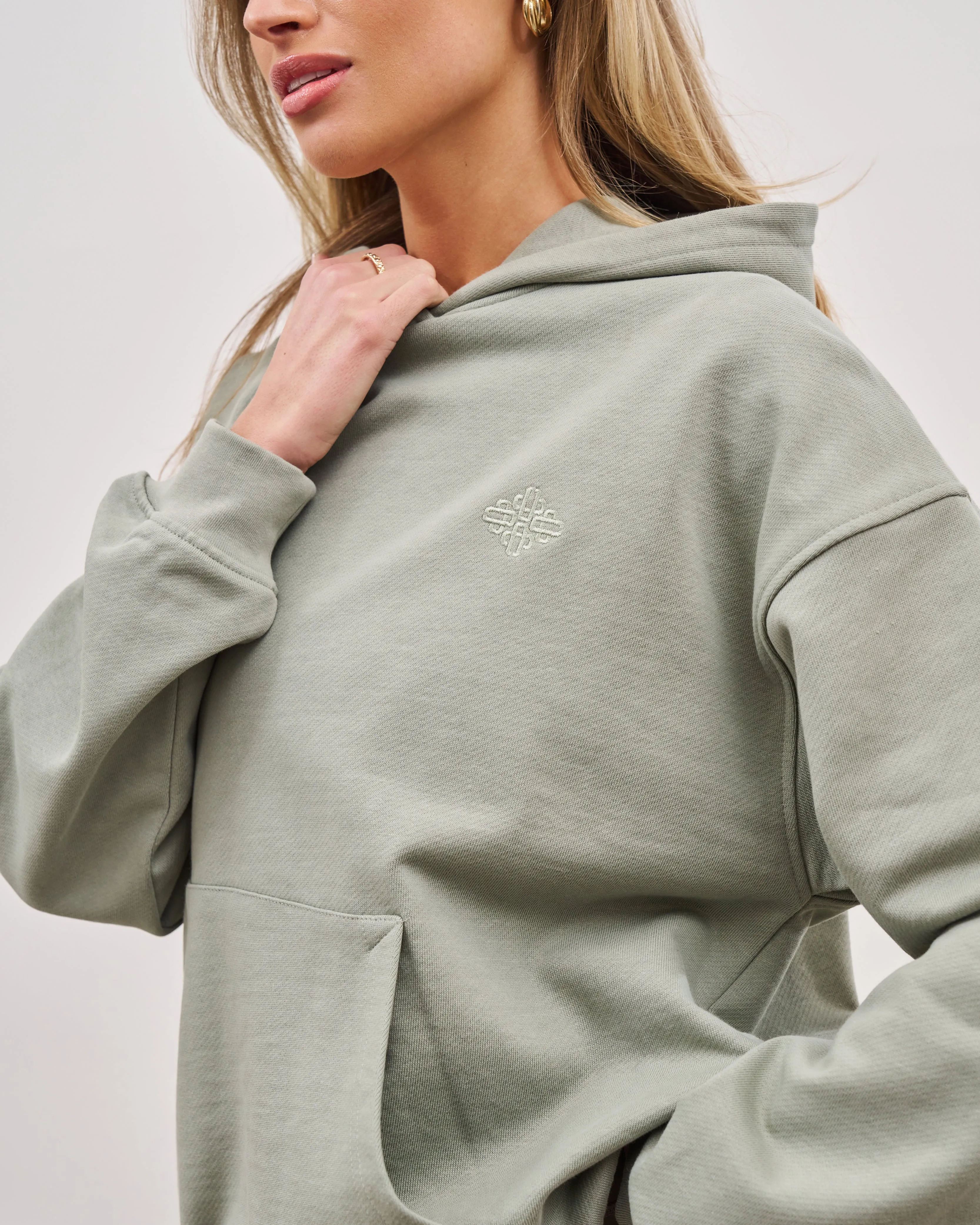 OUTLINE EMBLEM RELAXED HOODIE - SAGE