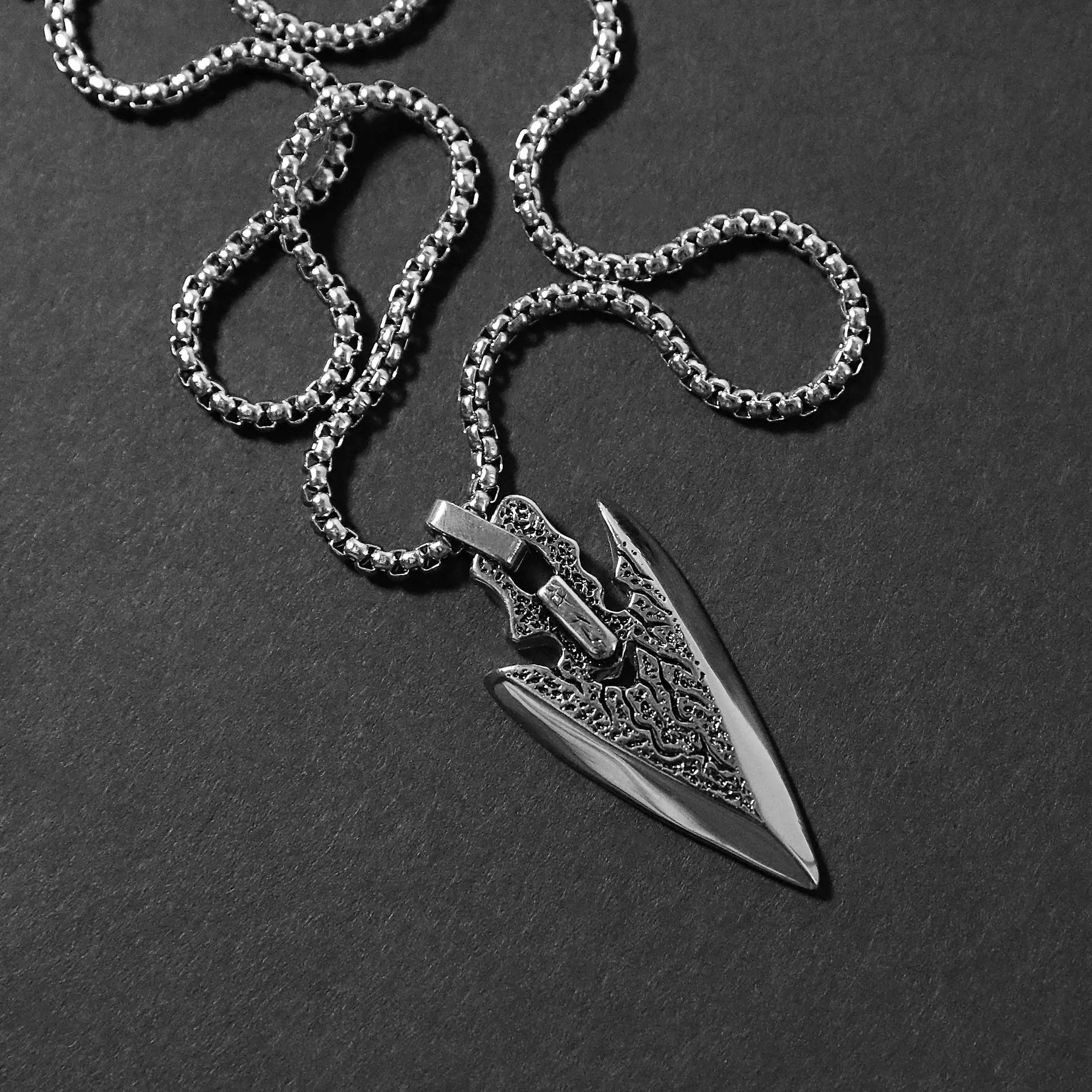 Rugged Arrowhead Necklace - Silver